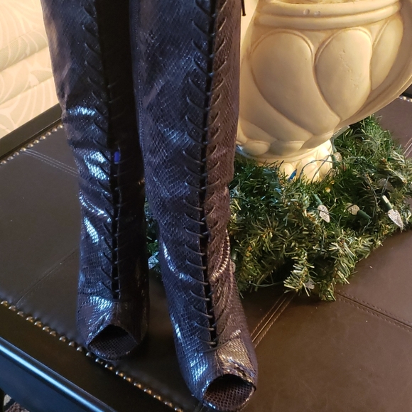 Peek Toe Lace up Snake skin boots - Picture 4 of 11